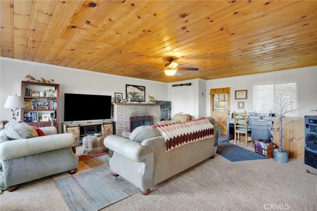 993 Mercury Way, Crestline, California 92325 home-pic-17