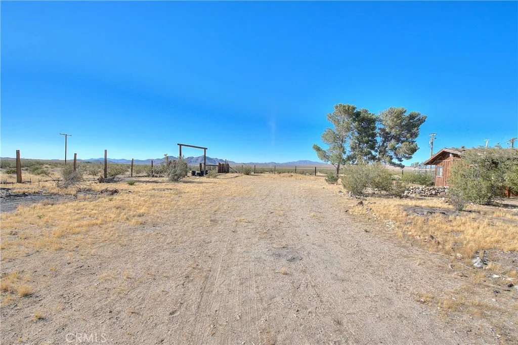 45757 Paddington Road, Lucerne Valley, California 92356 home-pic-16