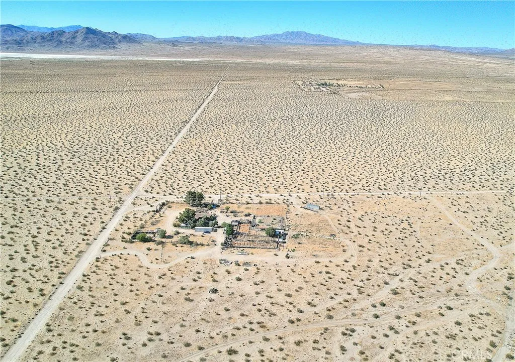 45757 Paddington Road, Lucerne Valley, California 92356 home-pic-10