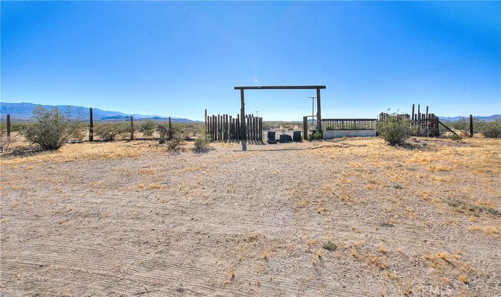 45757 Paddington Road, Lucerne Valley, California 92356 home-pic-14