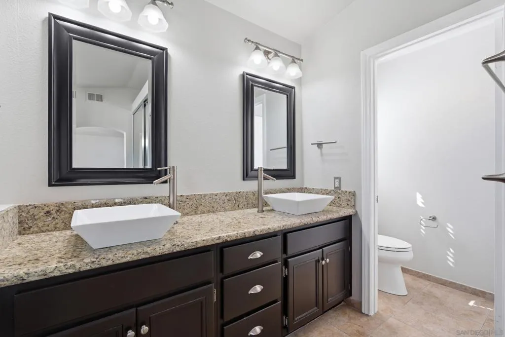 2517 Whispering Palms Loop, Chula Vista, California 91915 home-pic-54