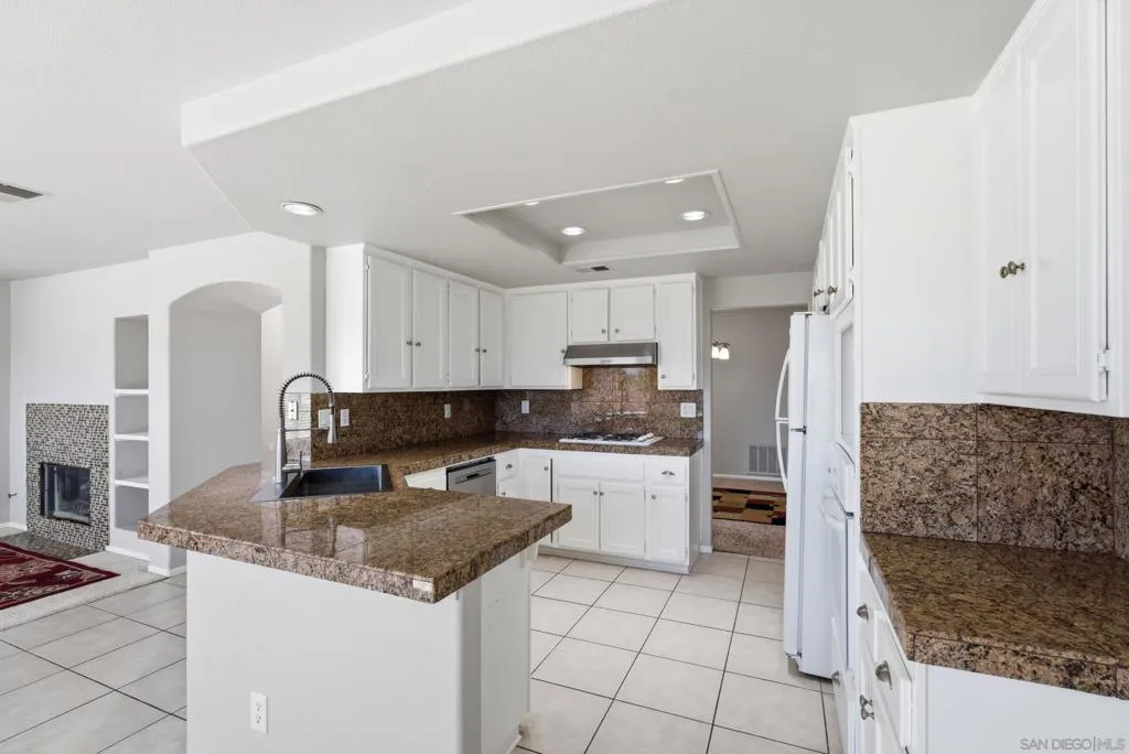 2517 Whispering Palms Loop, Chula Vista, California 91915 home-pic-21
