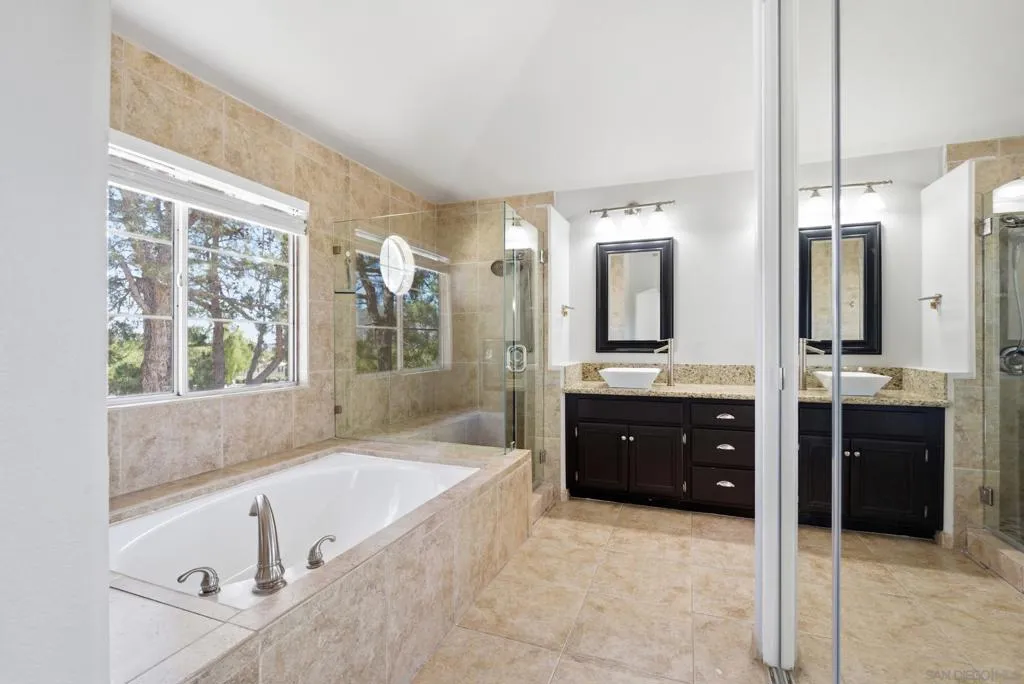 2517 Whispering Palms Loop, Chula Vista, California 91915 home-pic-53