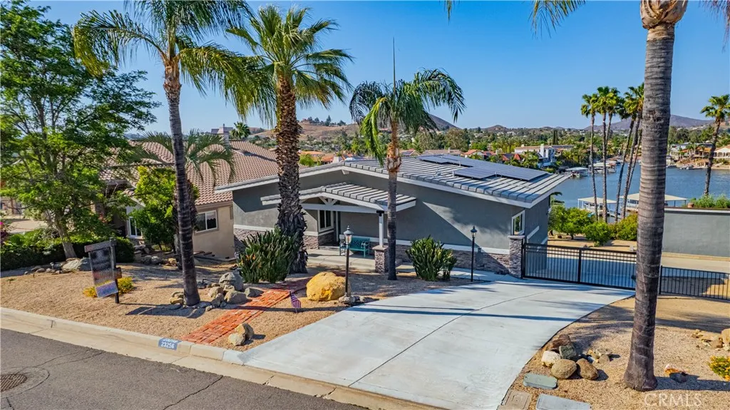 23256 Gray Fox Drive, Canyon Lake, California 92587 home-pic-2