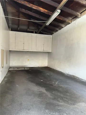 2 story - no neighbors above or below. Huge 1 bedroom, 1.5 bath with upgrades, Refrigerator, Washer/Dryer/Microwave included.  Attached fenced cover patio and balcony.  1 car garage and street parking.