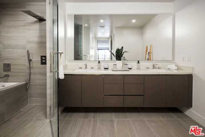 411 S Hamel Road 106, Los Angeles, California 90048