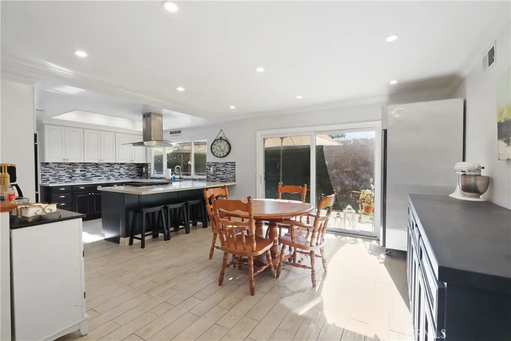 104 N Mangrove Avenue, Covina, California 91724 home-pic-12