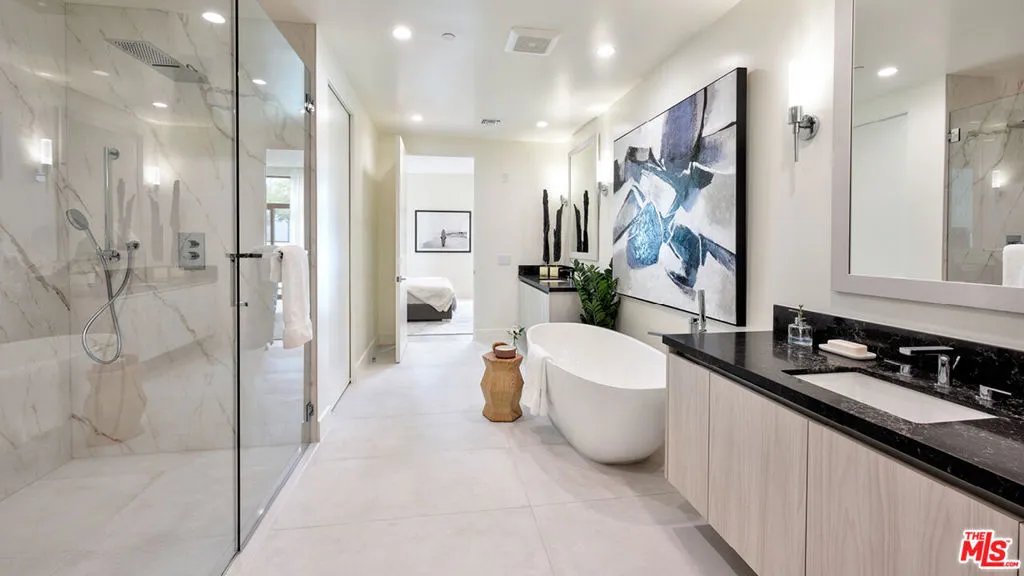 425 N Palm Drive 104, Beverly Hills, California 90210 home-pic-5
