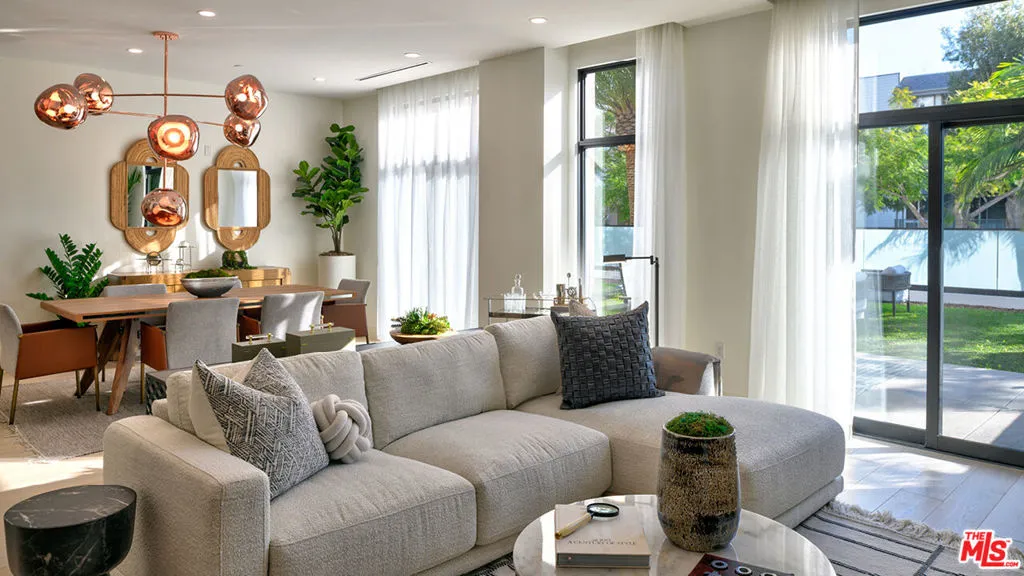 425 N Palm Drive 104, Beverly Hills, California 90210 home-pic-1