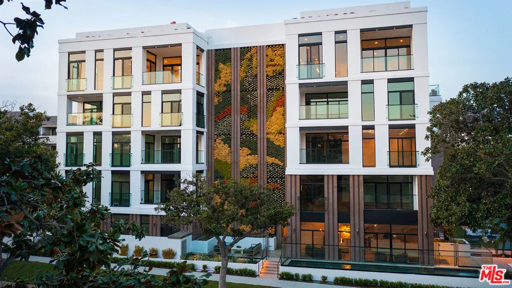 425 N Palm Drive 104, Beverly Hills, California 90210 home-pic-16