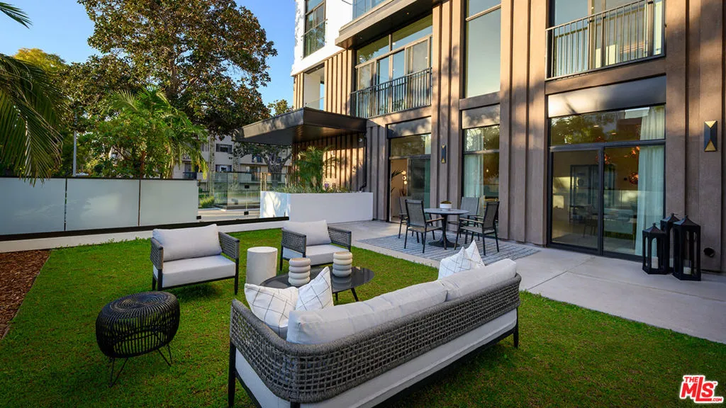 425 N Palm Drive 104, Beverly Hills, California 90210 home-pic-7
