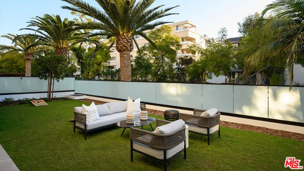 425 N Palm Drive 104, Beverly Hills, California 90210 home-pic-6