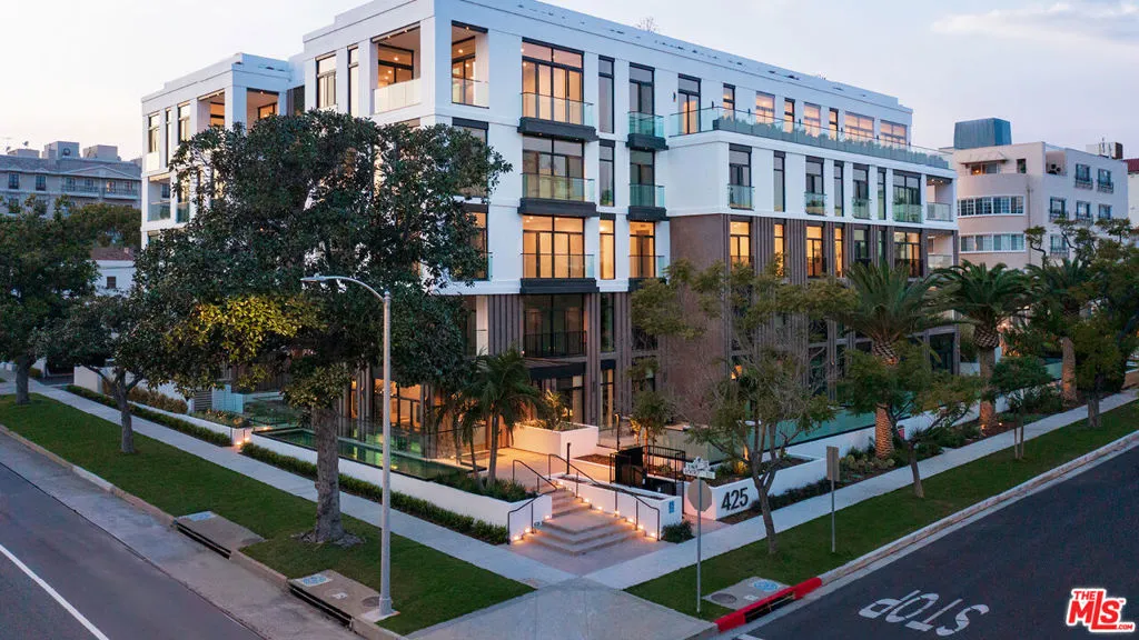 425 N Palm Drive 104, Beverly Hills, California 90210 home-pic-15