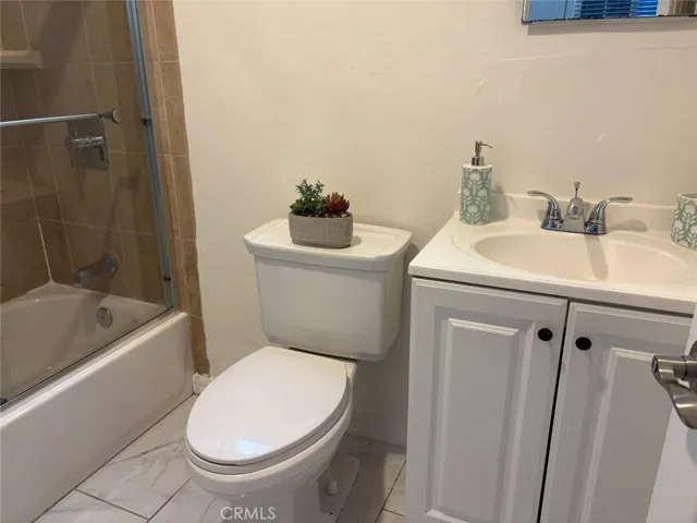 Main Unit Bathroom
