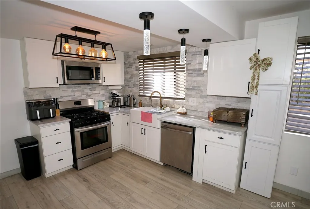 18954 Sherman Way 3, Reseda, California 91335 home-pic-10