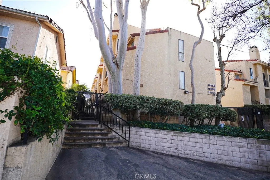 18954 Sherman Way 3, Reseda, California 91335 home-pic-1