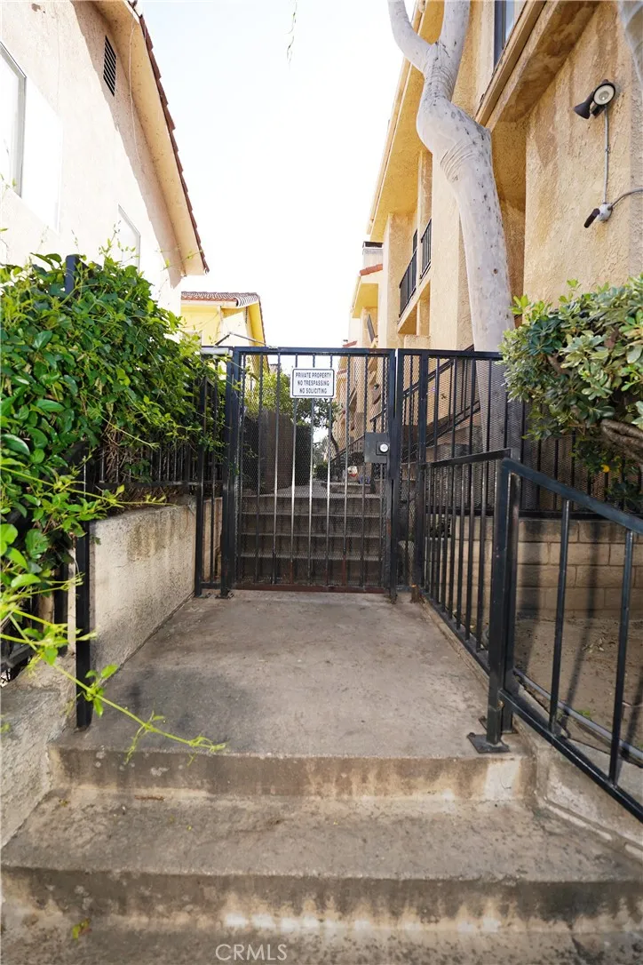 18954 Sherman Way 3, Reseda, California 91335 home-pic-3