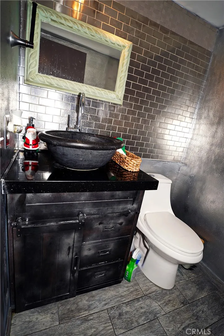 18954 Sherman Way 3, Reseda, California 91335 home-pic-12