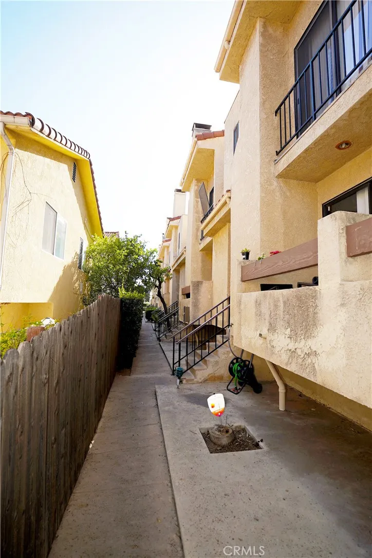 18954 Sherman Way 3, Reseda, California 91335 home-pic-2