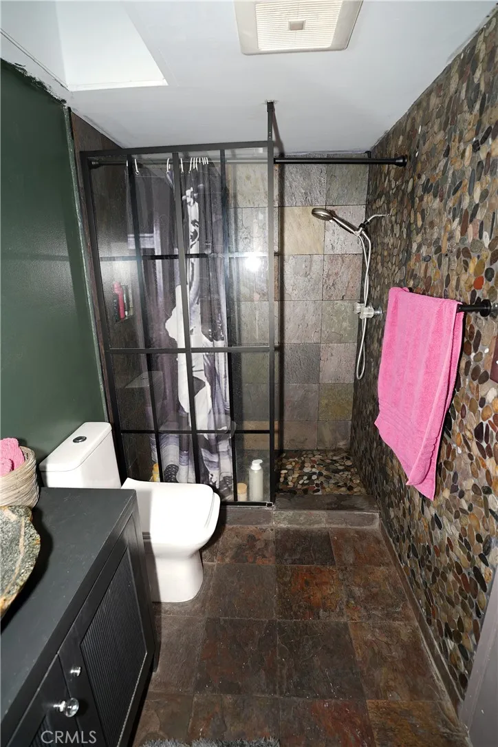 18954 Sherman Way 3, Reseda, California 91335 home-pic-40
