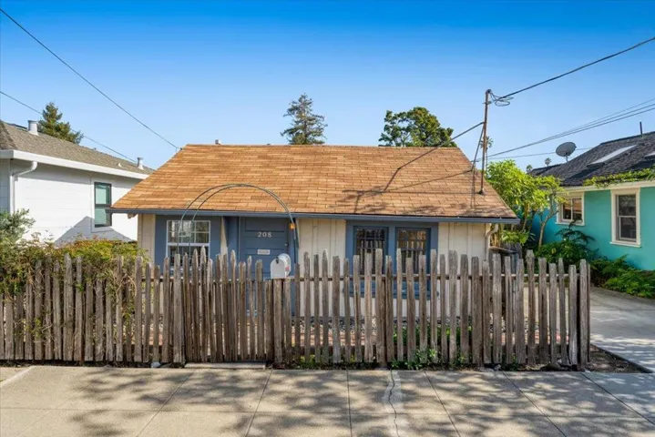 208 Mountain View Avenue, Santa Cruz, California 95062
