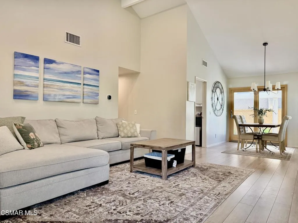 323 Sprucewood Avenue, Oak Park, California 91377 home-pic-6