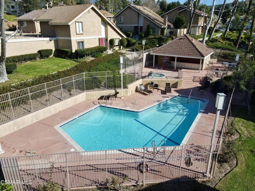323 Sprucewood Avenue, Oak Park, California 91377 home-pic-23