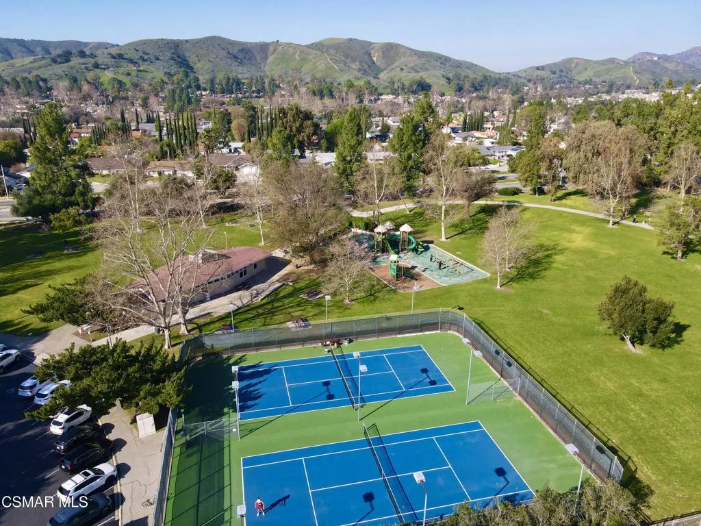 323 Sprucewood Avenue, Oak Park, California 91377 home-pic-27