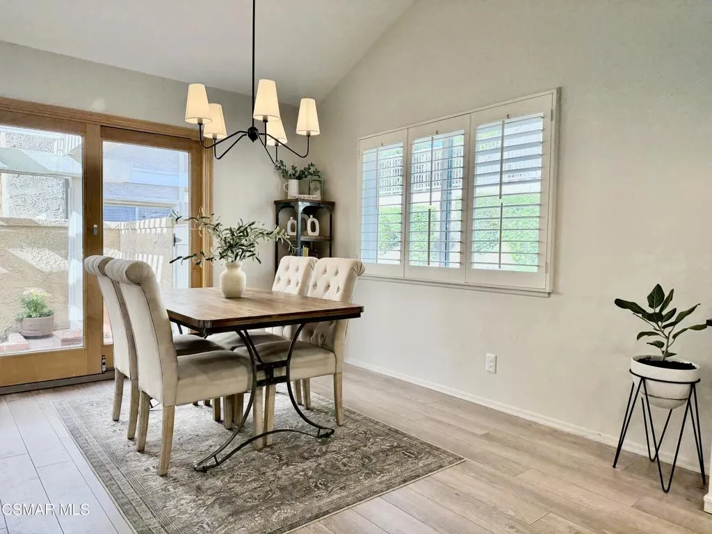 323 Sprucewood Avenue, Oak Park, California 91377 home-pic-8