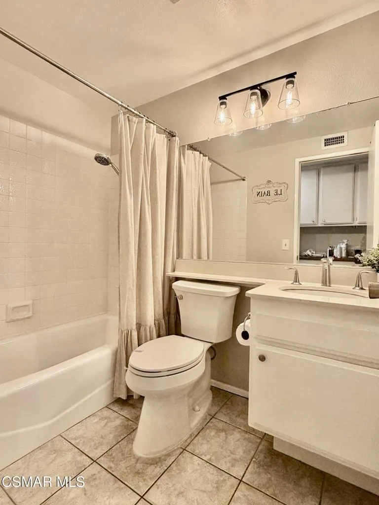 323 Sprucewood Avenue, Oak Park, California 91377 home-pic-18