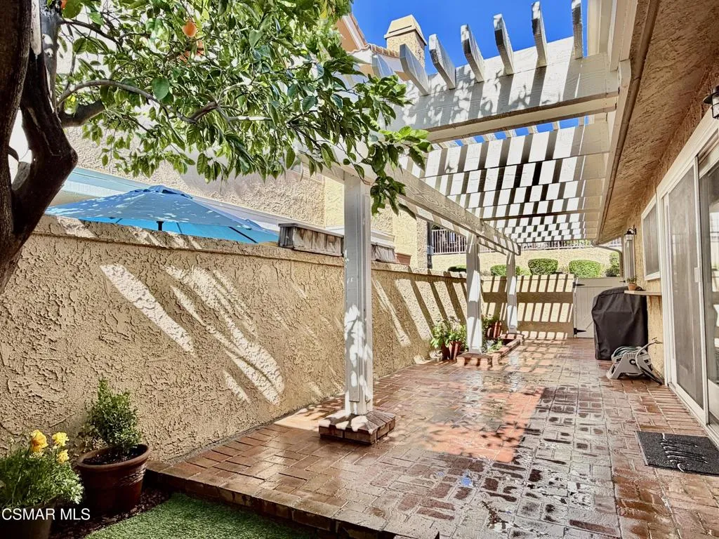323 Sprucewood Avenue, Oak Park, California 91377 home-pic-20
