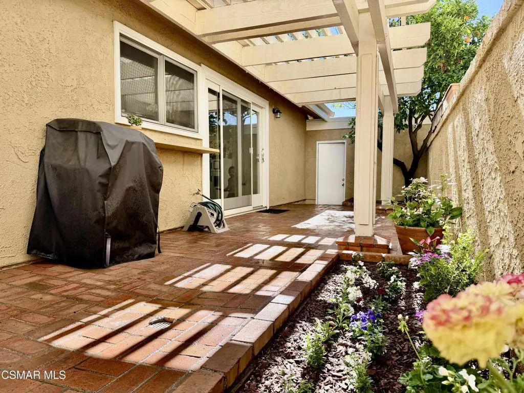 323 Sprucewood Avenue, Oak Park, California 91377 home-pic-19