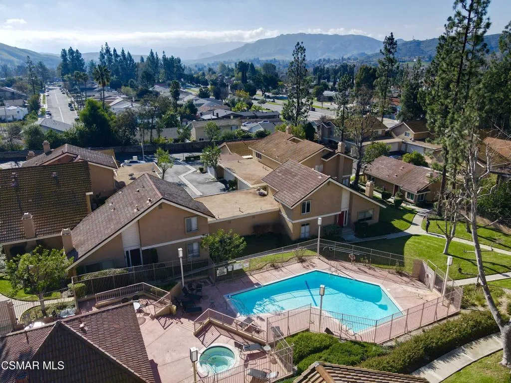 323 Sprucewood Avenue, Oak Park, California 91377 home-pic-22