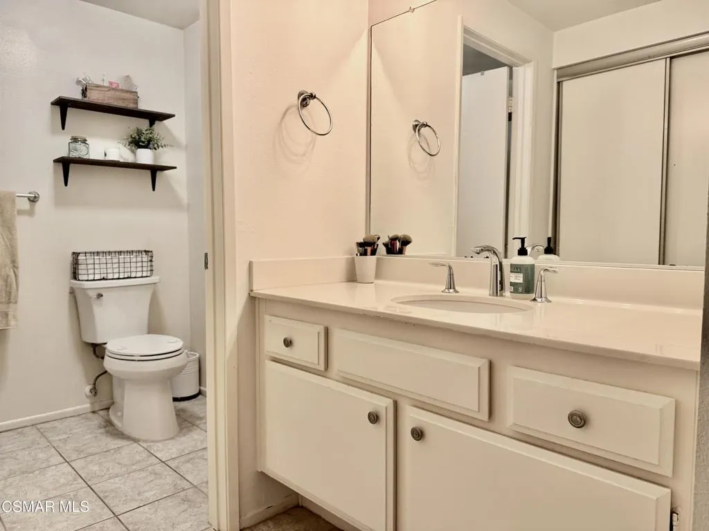 323 Sprucewood Avenue, Oak Park, California 91377 home-pic-15