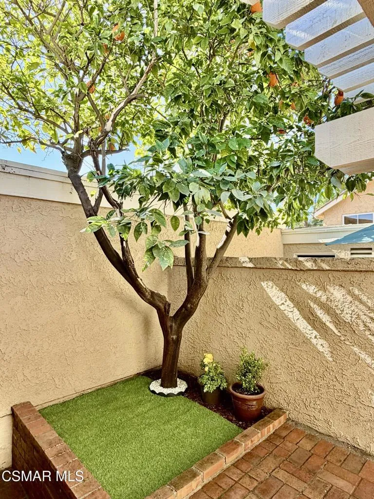 323 Sprucewood Avenue, Oak Park, California 91377 home-pic-21
