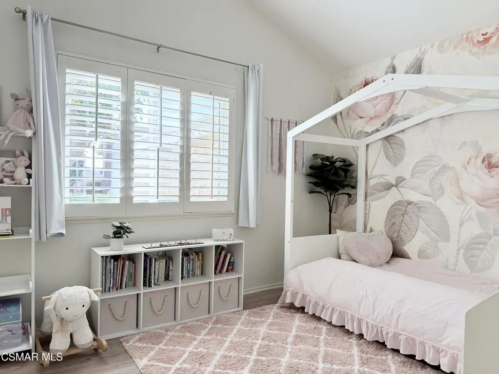 323 Sprucewood Avenue, Oak Park, California 91377 home-pic-16