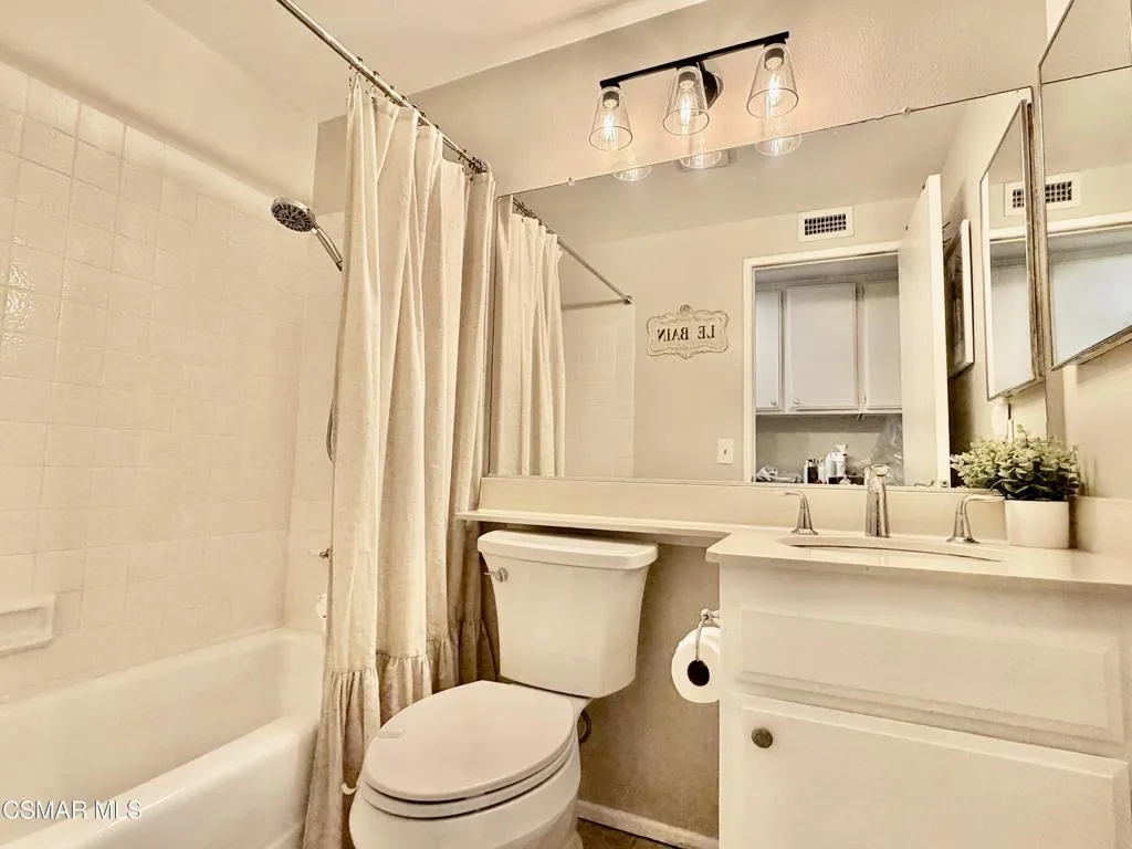 323 Sprucewood Avenue, Oak Park, California 91377 home-pic-17