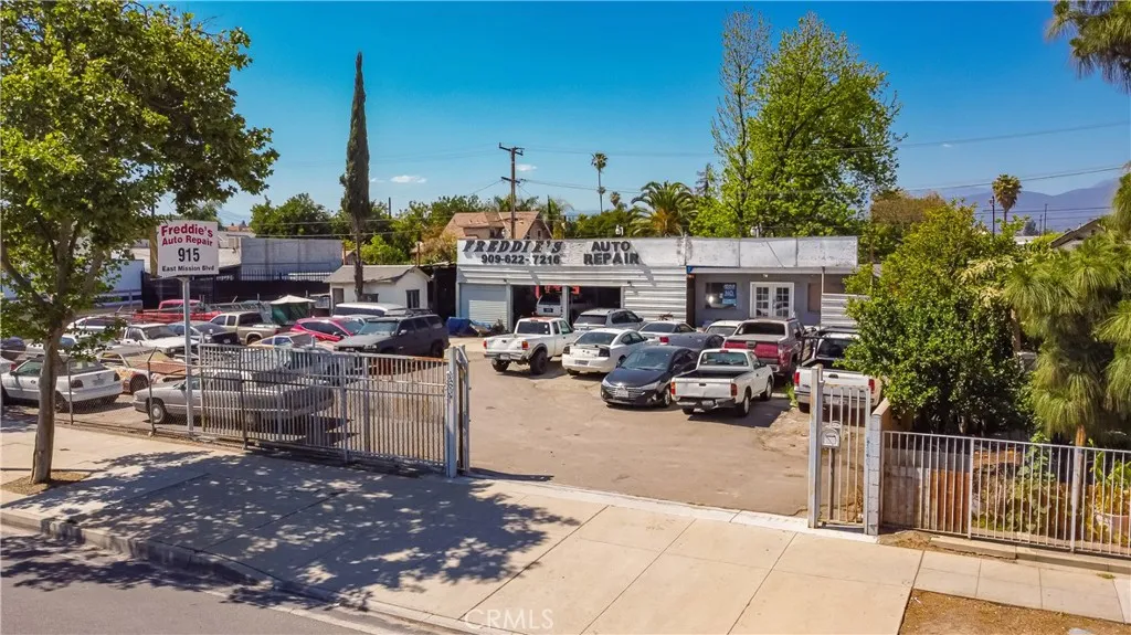 915 - 929 E Mission Blvd