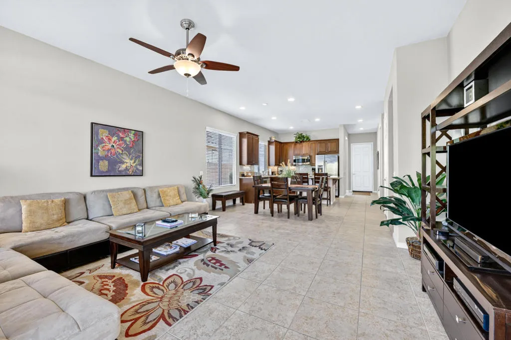 81674 Avenida De Baile, Indio, California 92203 home-pic-2