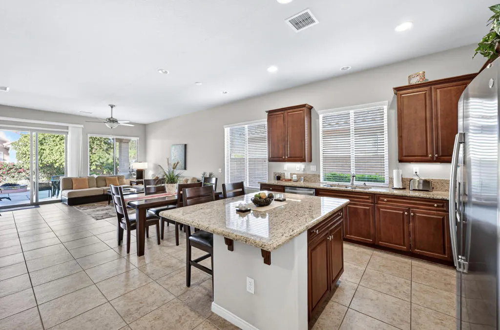 81674 Avenida De Baile, Indio, California 92203 home-pic-4