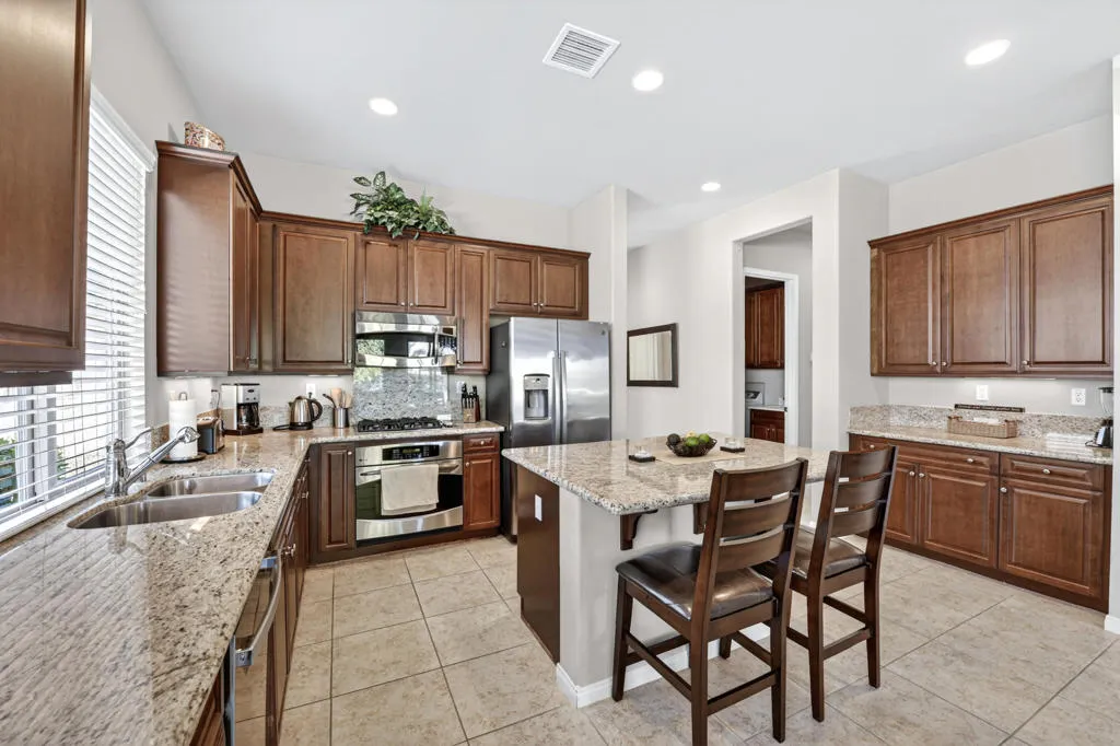 81674 Avenida De Baile, Indio, California 92203 home-pic-6