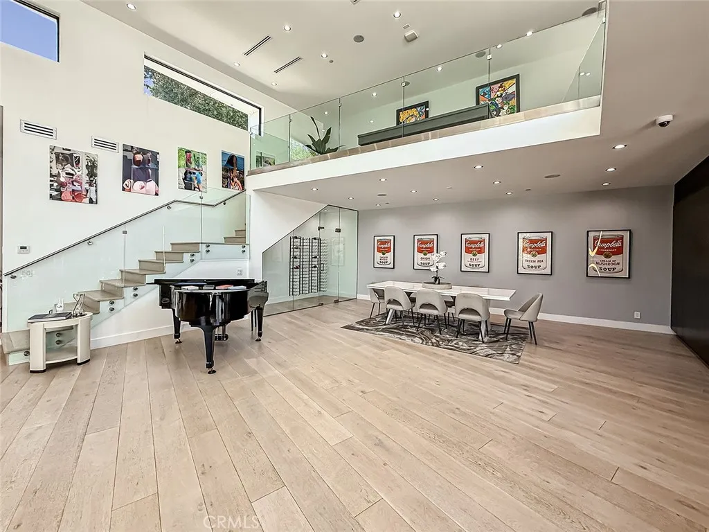 Living Room/ Wine/Wine Room