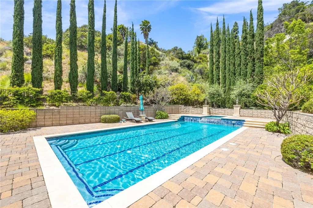 328 N Terrace View Drive, Monrovia, California 91016 home-pic-71