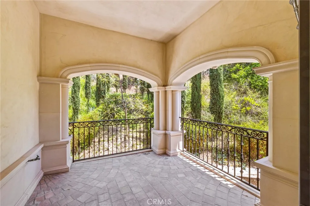 328 N Terrace View Drive, Monrovia, California 91016 home-pic-57