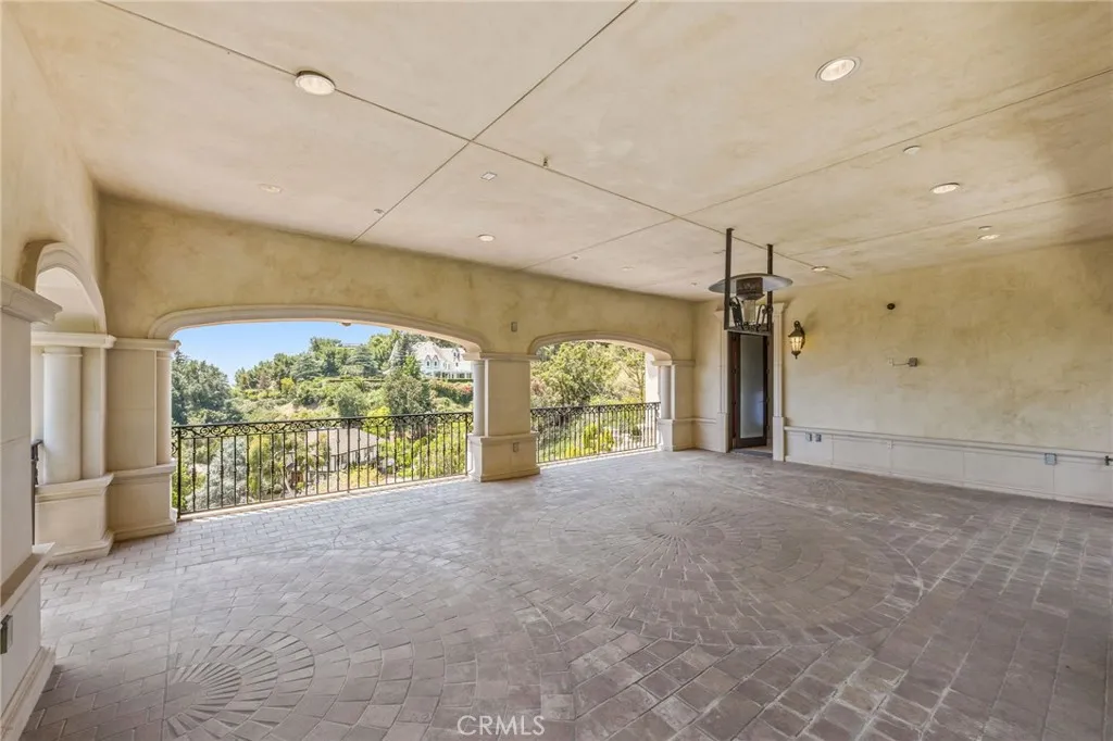 328 N Terrace View Drive, Monrovia, California 91016 home-pic-67