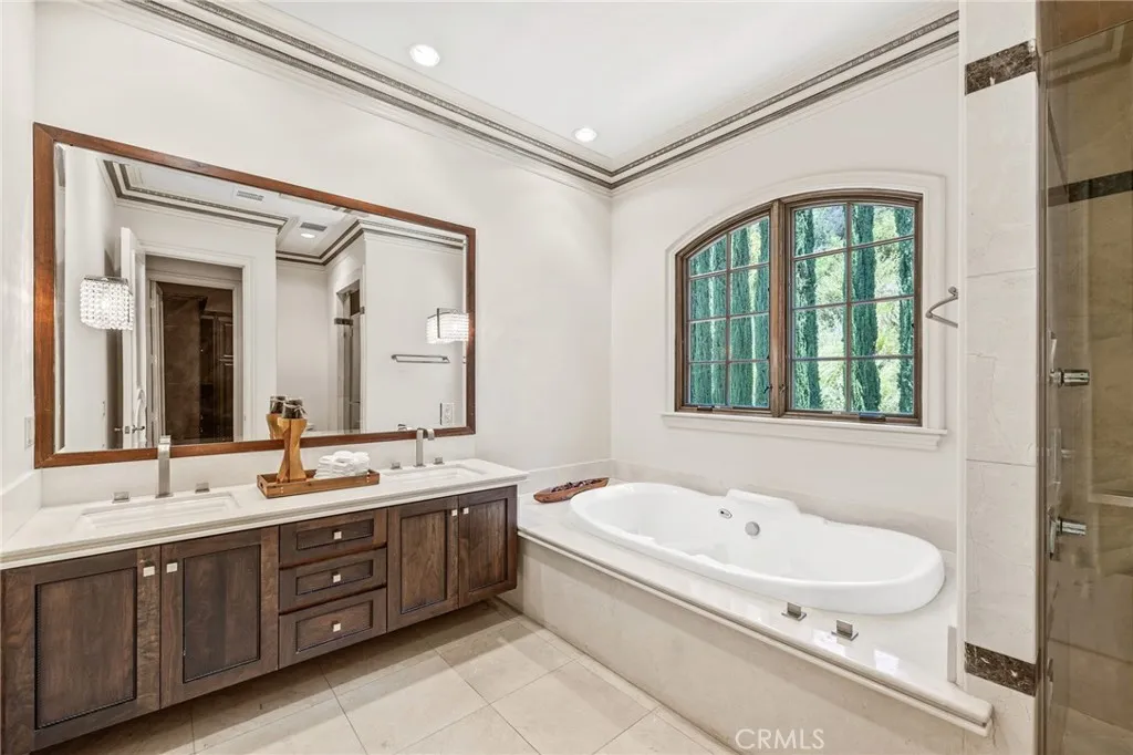 328 N Terrace View Drive, Monrovia, California 91016 home-pic-50