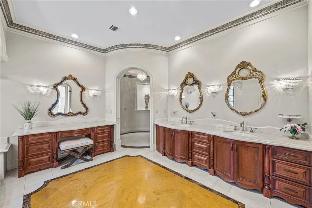 328 N Terrace View Drive, Monrovia, California 91016 home-pic-64
