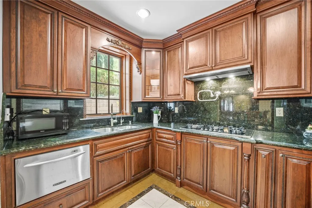 328 N Terrace View Drive, Monrovia, California 91016 home-pic-24