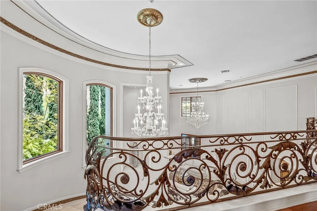 328 N Terrace View Drive, Monrovia, California 91016 home-pic-37