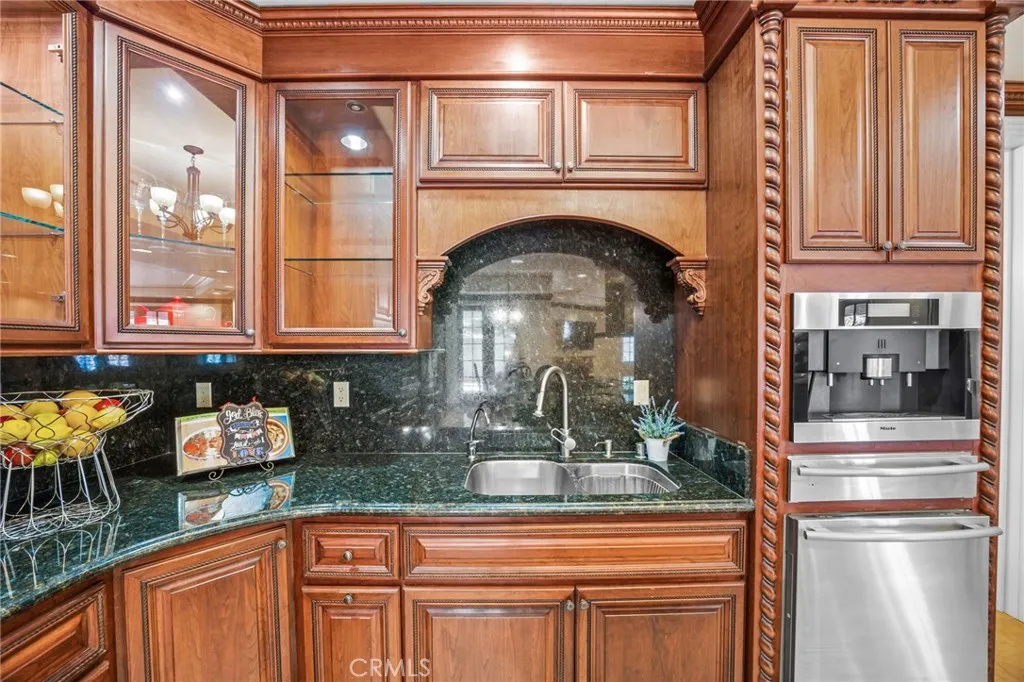 328 N Terrace View Drive, Monrovia, California 91016 home-pic-21